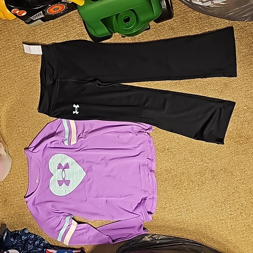 UNDER  ARMOUR NWT GIRLS  FLARED  LEGGING  SET SIZE  6